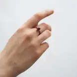 Pierścionek złoty z rubinem i granatami Pierścionek złoty z rubinem i granatami